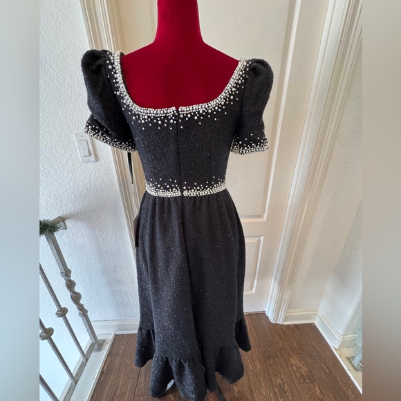 🦄 Mac Duggal Sz 2 Elegant Black Dress with Pearl Accents SAMPLE - Picture 7 of 12